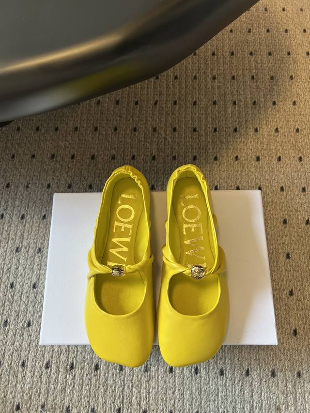 Loewe 25Ss Super soft and chewy ballet shoes This Pebble Soft is an elegant comb