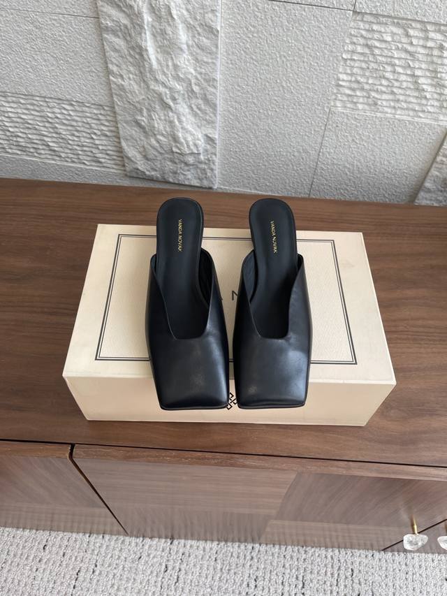 Top version: Vanda Novak 25Ss Summer new square toe sandals, slippers, thick he