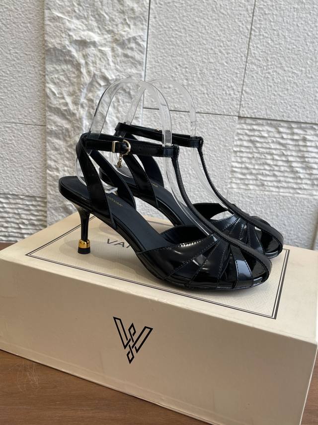 Top version: Vanda Novak 25Ss summer new big round toe sandals slippers single