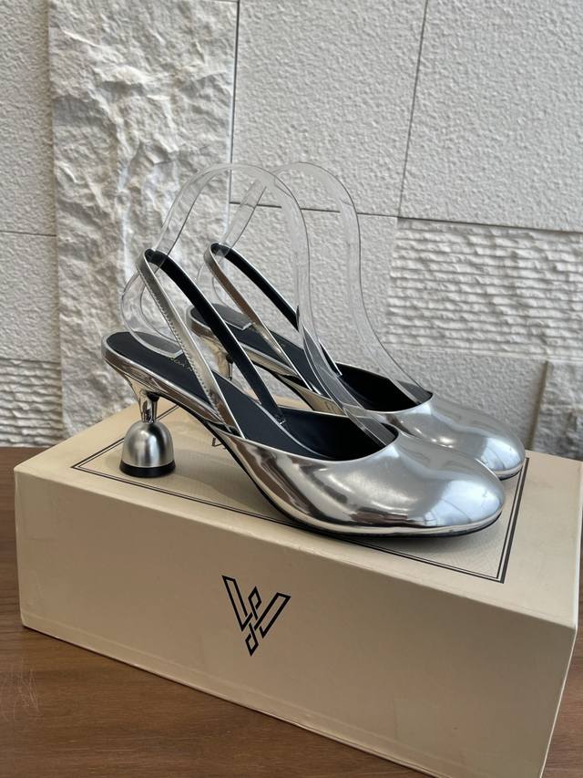 Top version: Vanda Novak 25Ss summer new round toe sandals slippers single shoes