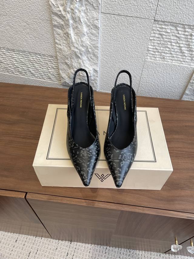 Top version: Vanda Novak 25Ss summer new pointed sandals, slippers, single shoes
