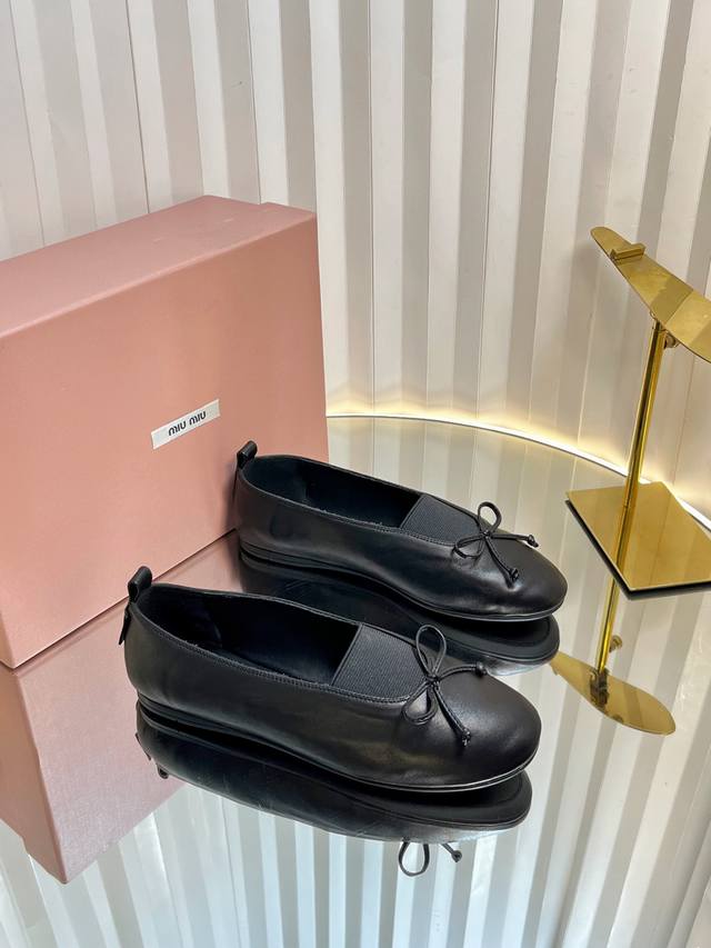 Miu Miu 25Ss round-toed bow catwalk shoes ballet shoes with playful bows that li