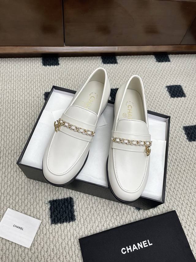 Purchasing-level Chanel 25Ss Xiaoxiang's new double C diamond chain loafers sin