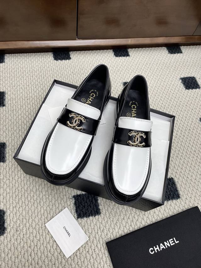 Purchasing-level Chanel 25Ss Chanel's new double C diamond buckle loafers singl