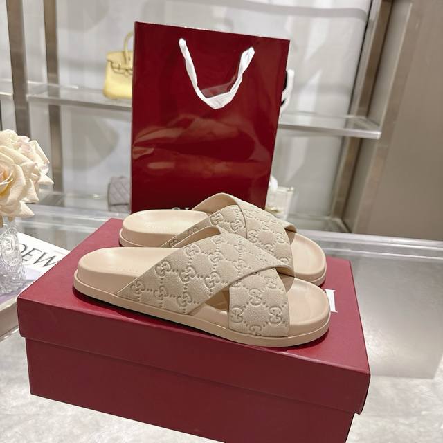 New Unisex Anti-slip Beach Sandals Slippers This stylish design showcases the Gg