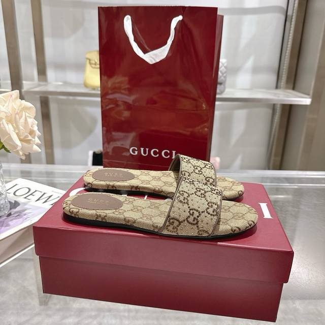 New Rhinestone Embellished Women's Beach Slippers Defined by diamond Gg details