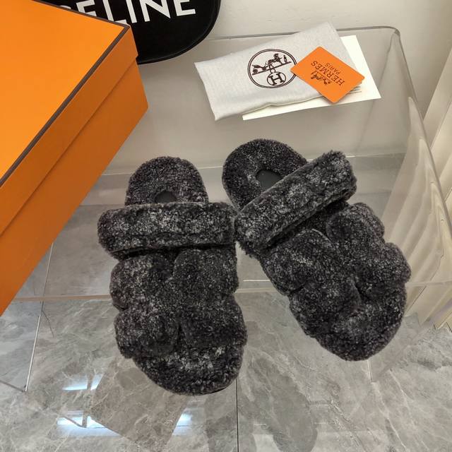 2025-P Men's size +10 A surprise in 2025 Hermes fur slippers are a stylish style