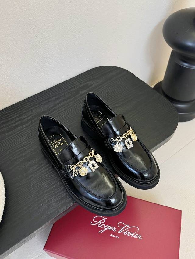 Rv Loafers are so good looking that they take off The new loafers are more uniqu