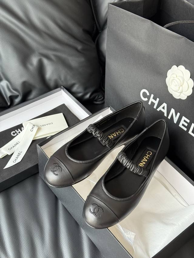 Chanel Chanel 25A Velvet Mary Jane Chanel 25A I didn't find the sneakers I liked