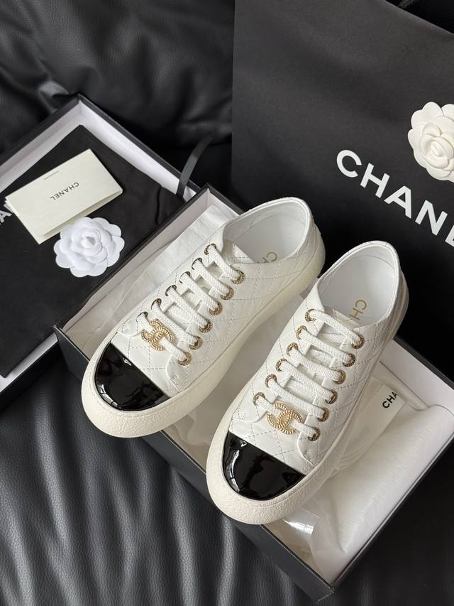 Chanel Chanel 25A height-enhancing and slimming biscuit shoes The classic shoe h