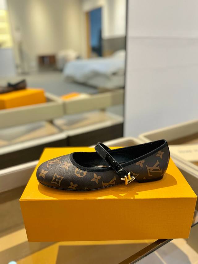 Price P: 2025 latest L home counter latest catwalk shoes for all seasons, offic