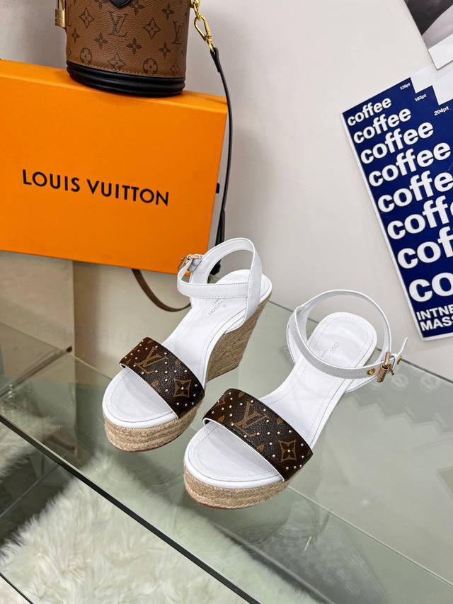 Louis *Uitton 25 The latest catwalk style thick-soled sandals. Purchased from Ho