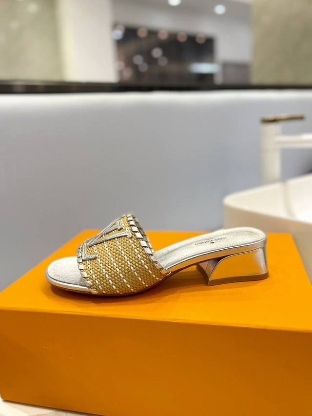 Price P: Exclusive new model. L's official website catwalk sandals, classic boo