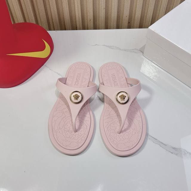 Size:36-42 Single size single mold Exclusive Versace classic summer flip-flops,