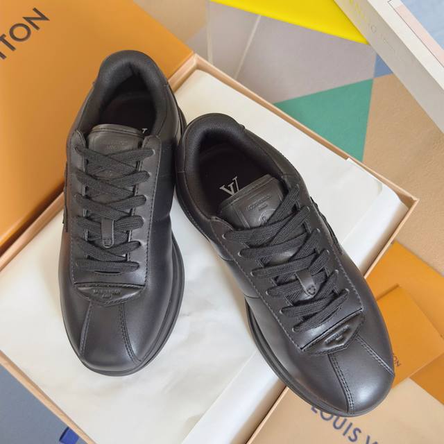 Top version: Women's Men's 550 Lv Louis Vuitton Pharrell co-branded Buttersoft