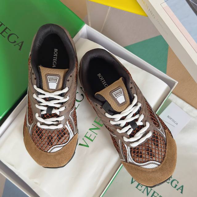 Top version: Couples' Bottega Veneta's latest Orbit series couples' retro mesh