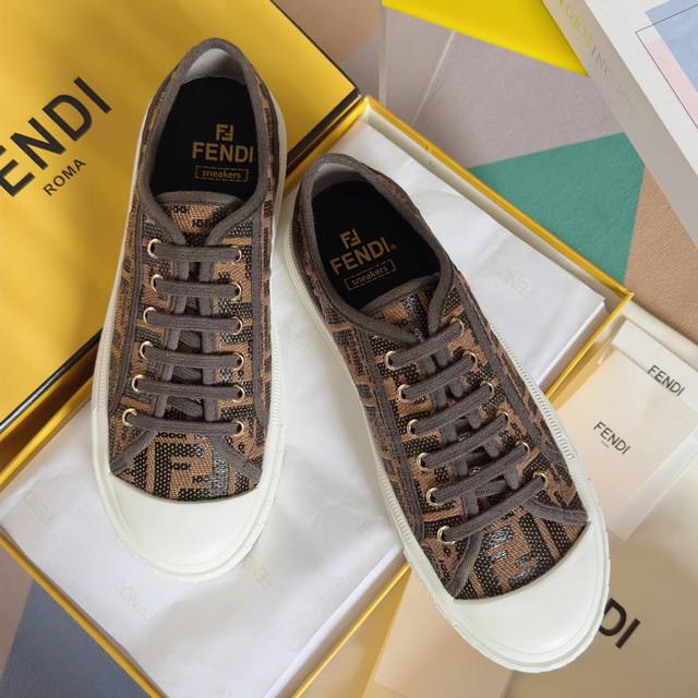 Top version: Couples' style Fendi Fendi Domino series old flower Ff canvas coupl