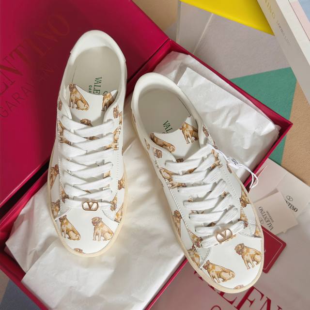 Top version: Couple's style Valentino Royco series couple's style cherry cat cas