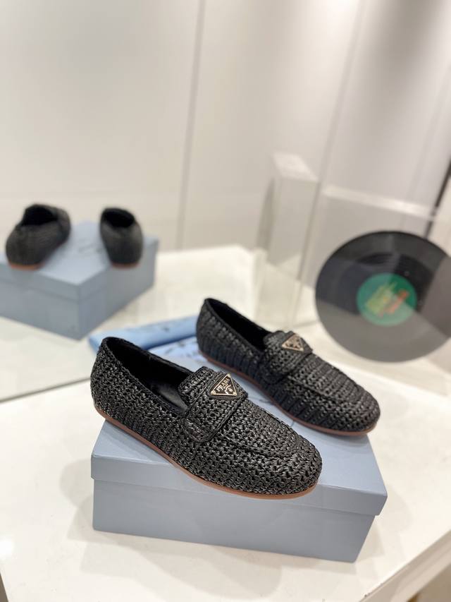 Factory price P Prada new woven shoes straw woven single shoes! This year's pop