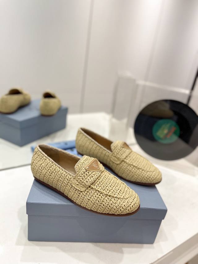 Factory price P Prada new woven shoes straw woven single shoes! This year's pop