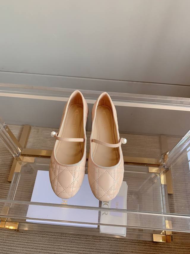 Factory price P Dio* New style diamond pearl flat Mary Jane shoes are exquisite