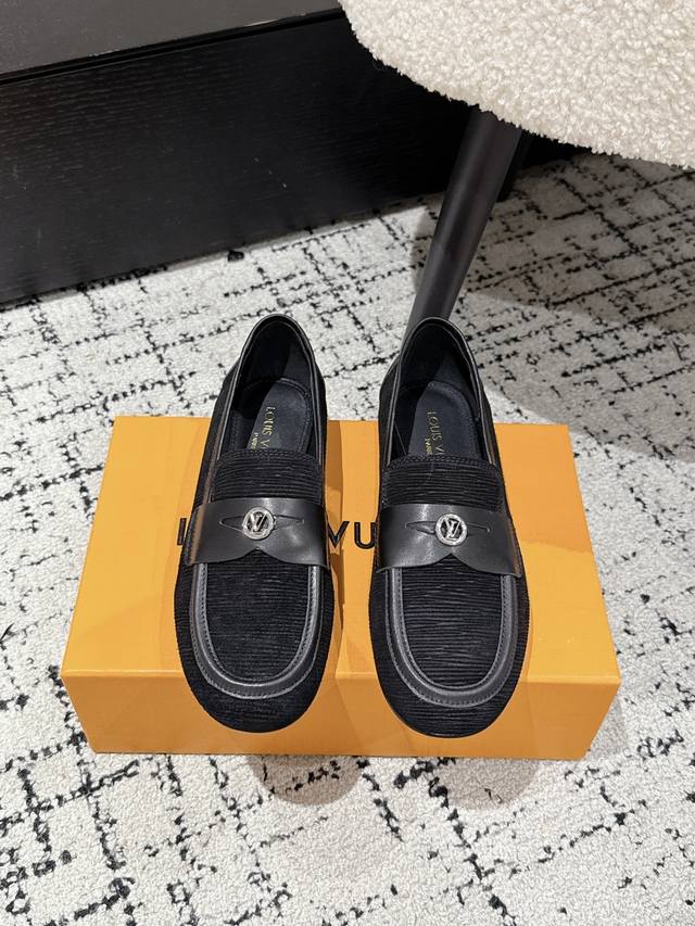 Top version Louis Vuitton 25 Spring/Summer Mary Jane shoes Patent leather T-stra
