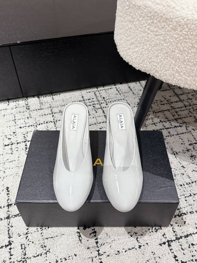 Alaia Alaia 25Ss new spring and summer wedge slippers This brand needs no introd