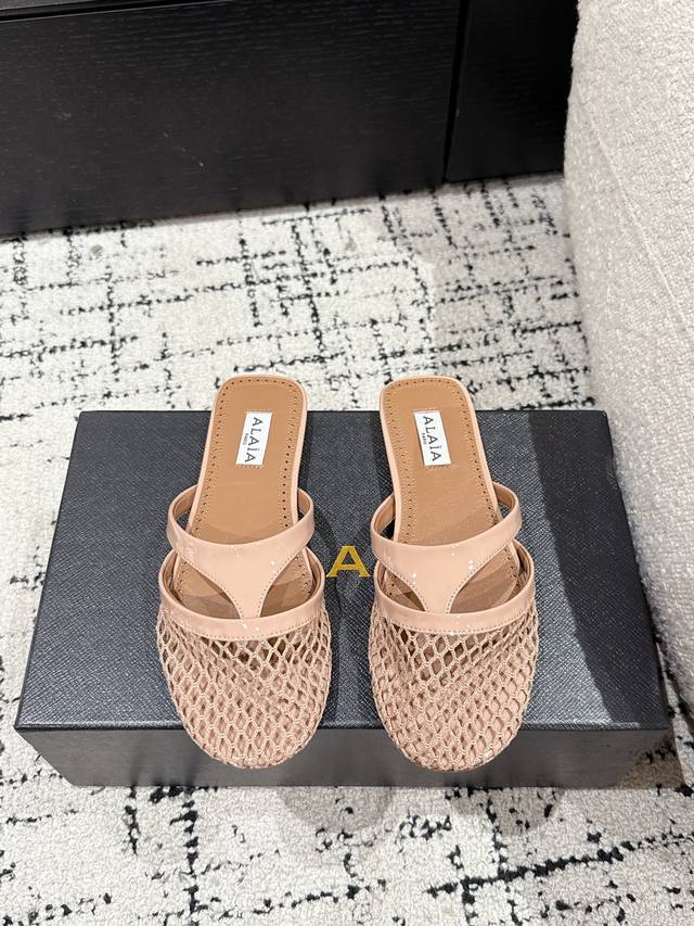 Alaia Alaia 25 Spring and Summer latest flat-soled thong mesh shoes with closed