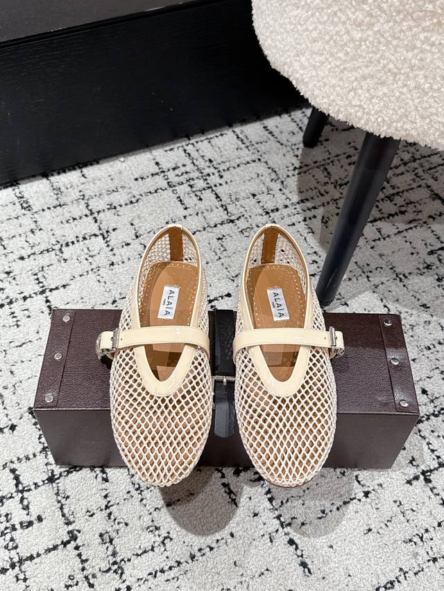 Top version Alaia 25Ss catwalk flat mesh shoes ballet shoes are popular all over