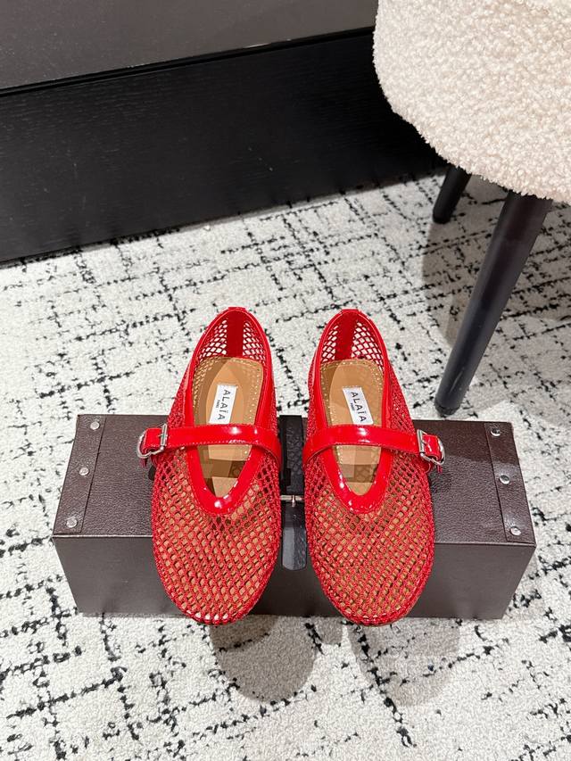 Top version Alaia 25Ss catwalk flat mesh shoes ballet shoes are popular all over