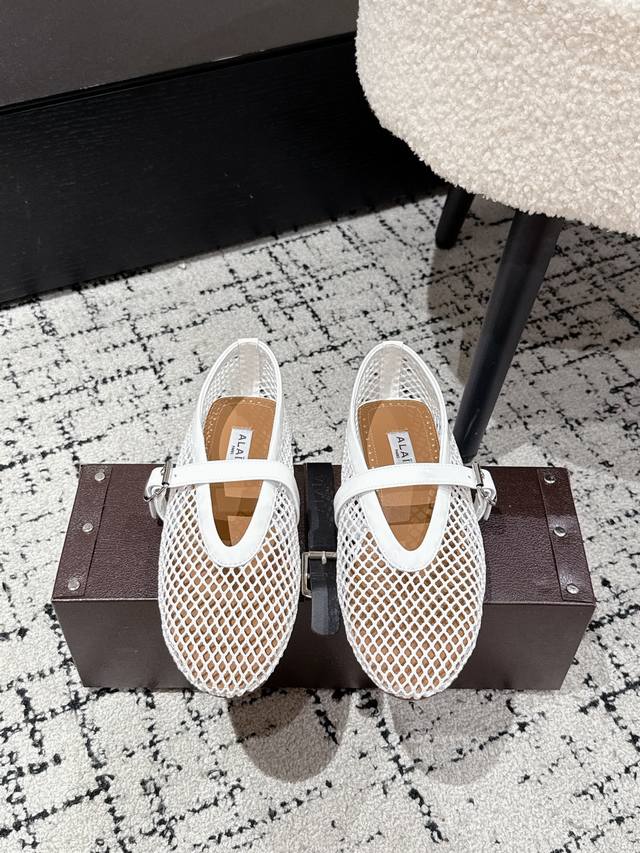 Top version Alaia 25Ss catwalk flat mesh shoes ballet shoes are popular all over