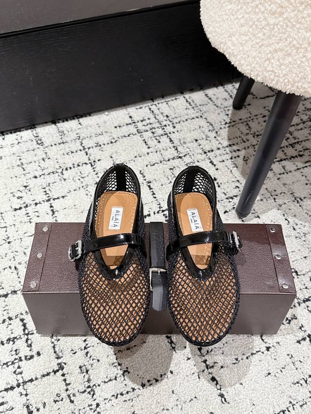 Top version Alaia 25Ss catwalk flat mesh shoes ballet shoes are popular all over