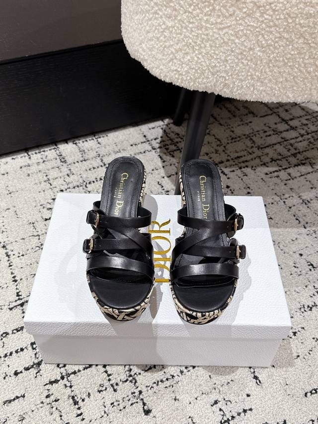 Dior 25 Dway Cd buckle straw thick-soled wedge sandals This Dway thick-soled san