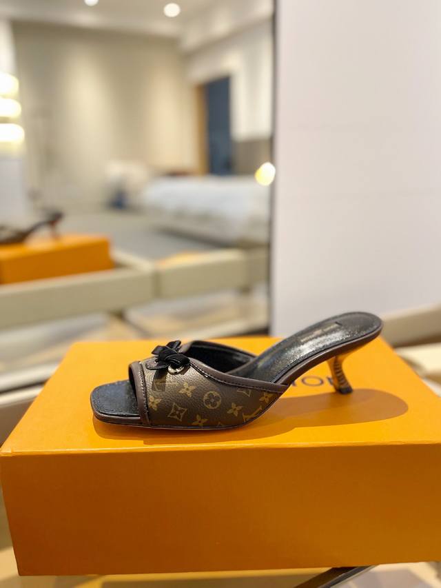 Price P: The latest L store's latest catwalk slippers, the official website ser