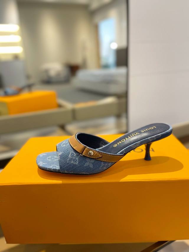 Price P: Latest L's latest Paris catwalk slippers, exclusive style, perfect las