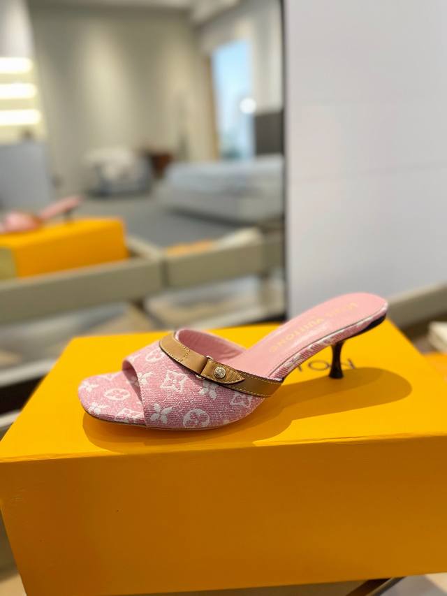Price P: Latest L's latest Paris catwalk slippers, exclusive style, perfect las