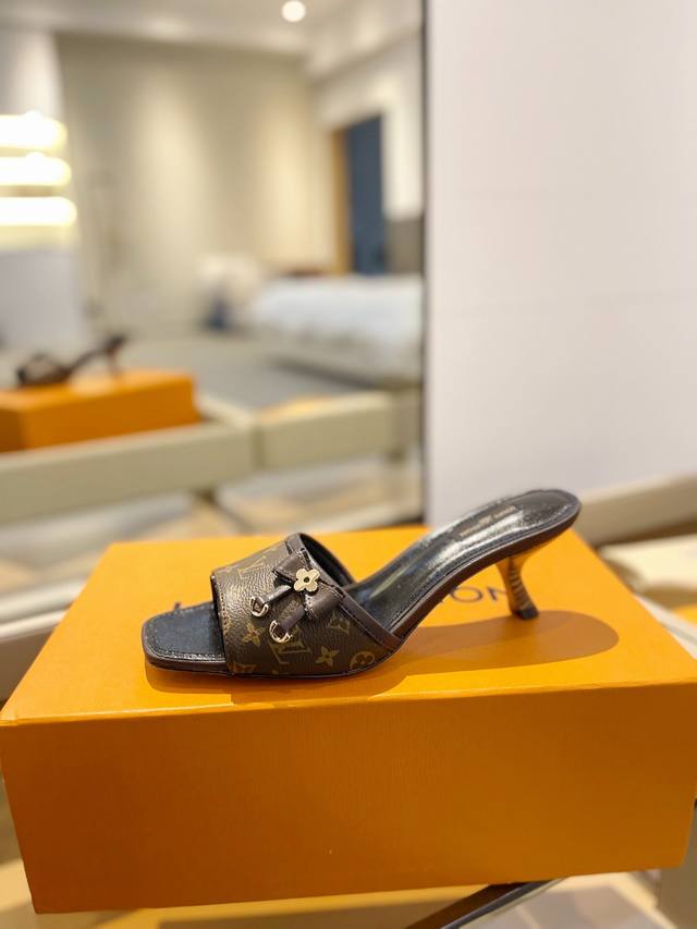 Price P: The latest L store's latest catwalk slippers, the official website ser