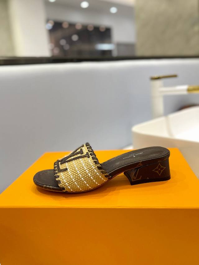 Price P: Exclusive new style. L's official website catwalk sandals, classic boo