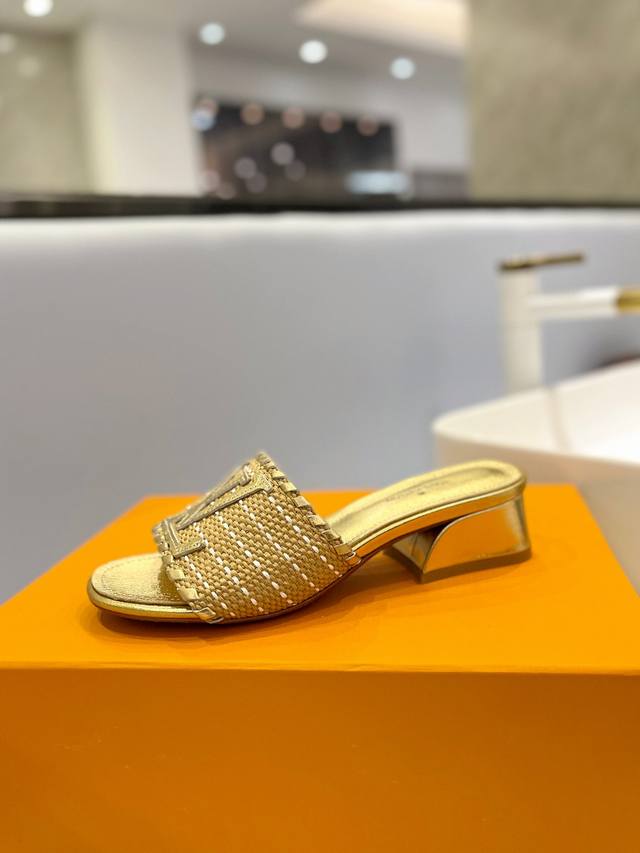 Price P: Exclusive new model. L's official website catwalk sandals, classic boo