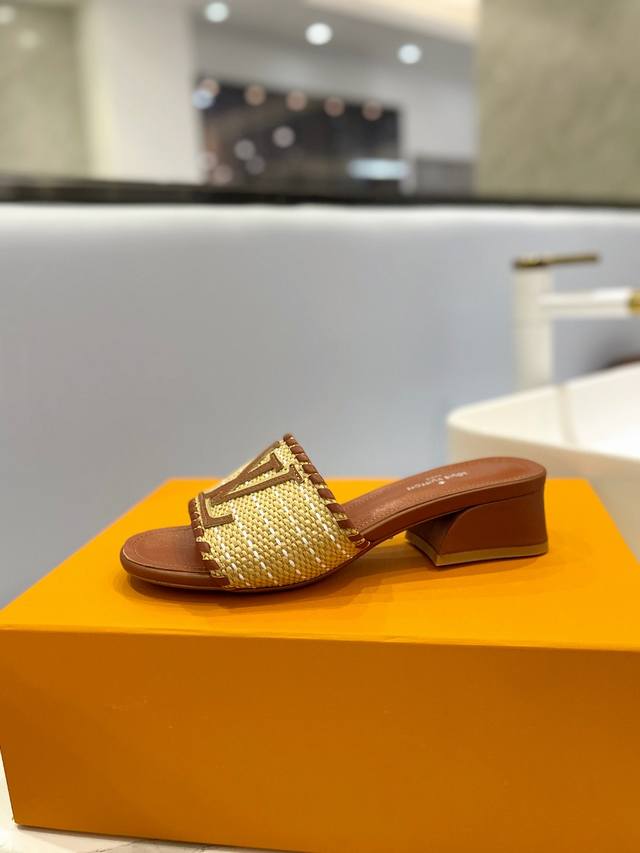 Price P: Exclusive new model. L's official website catwalk sandals, classic boo