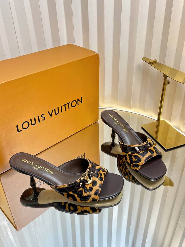 Top version Lv's new leopard print horse hair sandals DDD. I rarely make Lv's i