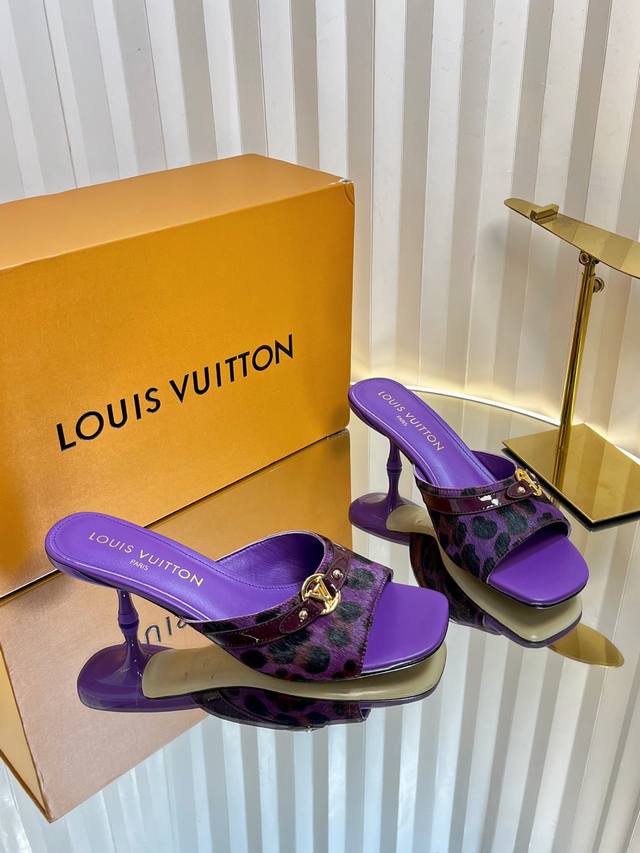 Top version Lv's new leopard print horse hair sandals DDD. I rarely make Lv ite