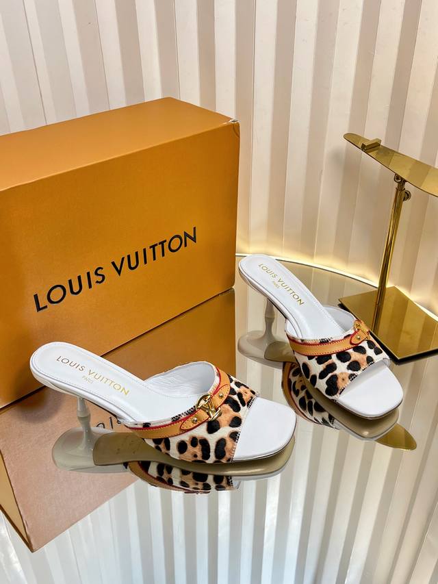 Top version Lv's new leopard print horse hair sandals DDD. I rarely make Lv item