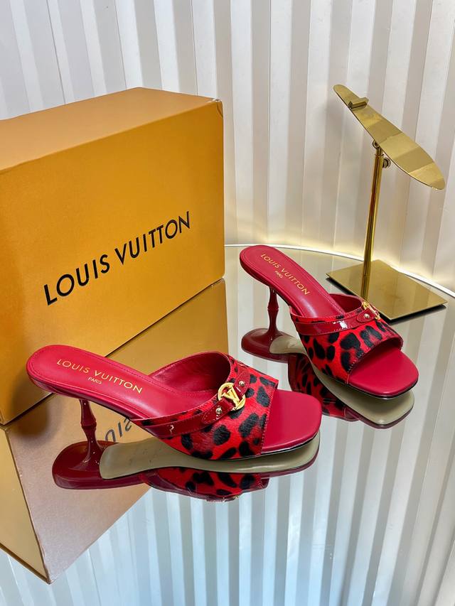 Top version Lv's new leopard print horse hair sandals DDD. I rarely make Lv's i