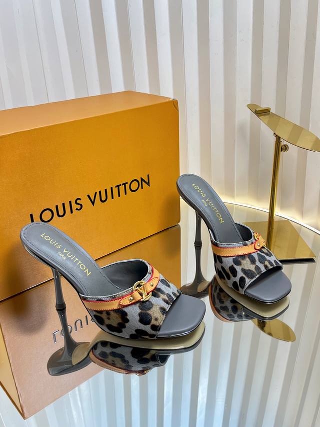 Top version Lv's new leopard print horse hair sandals DDD. I rarely make Lv's i