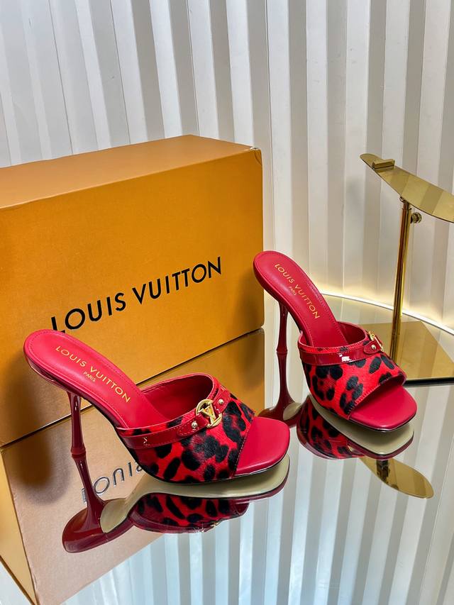 Top version Lv's new leopard print horse hair sandals DDD. I rarely make Lv's i