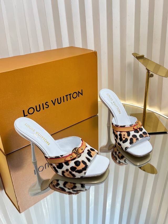 Top version Lv's new leopard print horse hair sandals DDD. I rarely make Lv's i