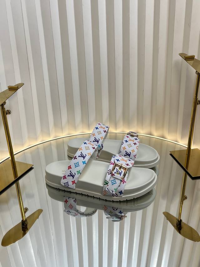 Lv Louis Vuitton Spring and Summer new products, the latest catwalk style thick-