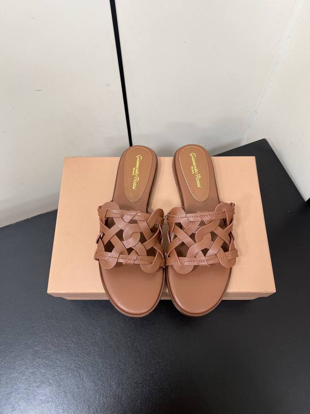 Gianvito Rossi25S Spring and Summer New Cool Style Summer Beach Braided Slippers