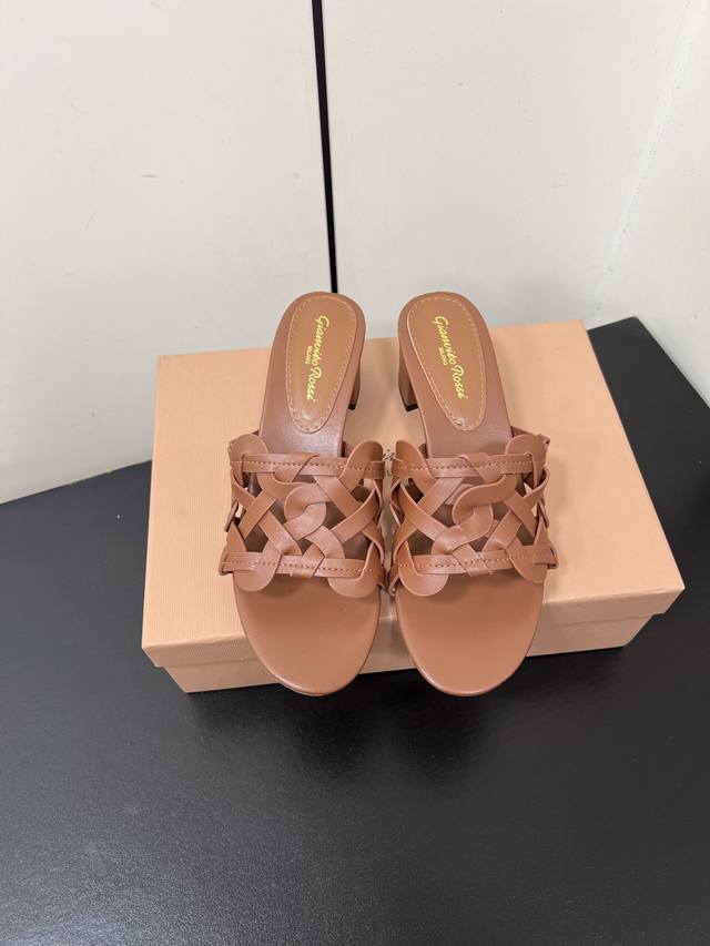 Gianvito Rossi25S Spring and Summer New Cool Style Summer Beach Braided Slippers
